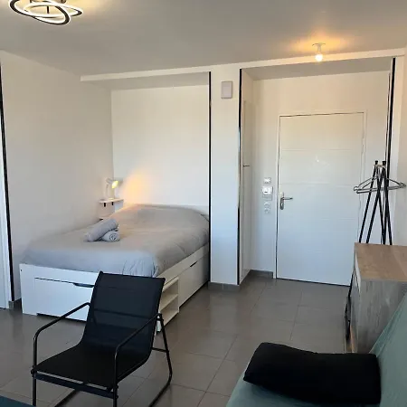 ღ Fetilly - Grand Studio, Balcon, Calme & Spacieux